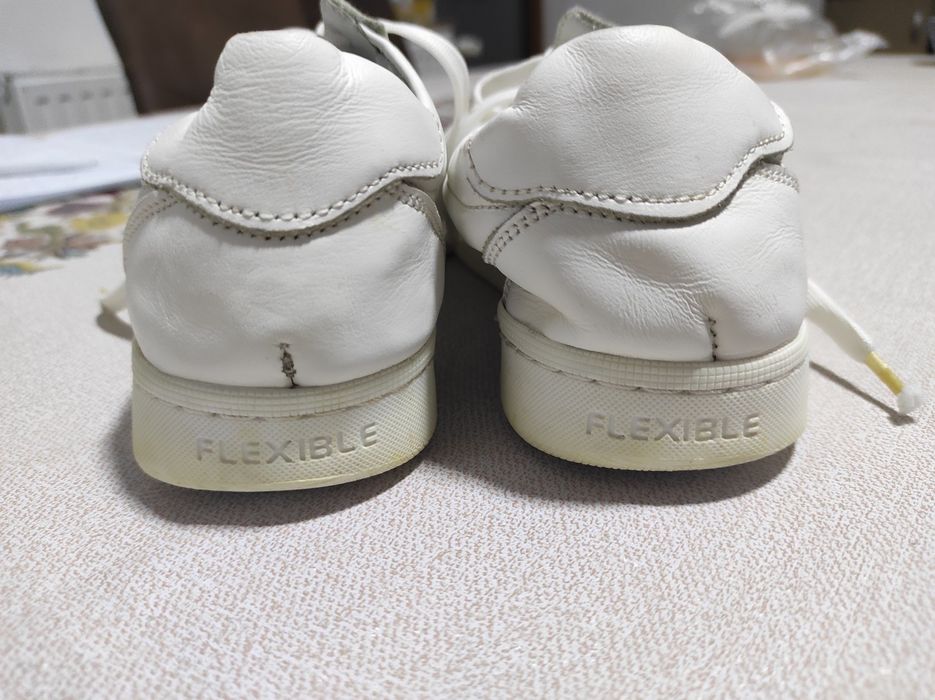 Vând adidași piele alba 37