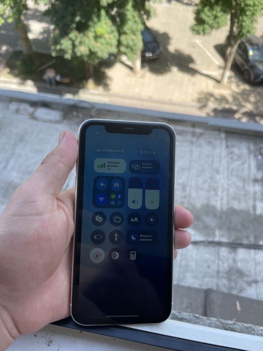 Iphone 11 64 …..