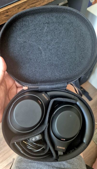 Sony WH-1000XM4 черни