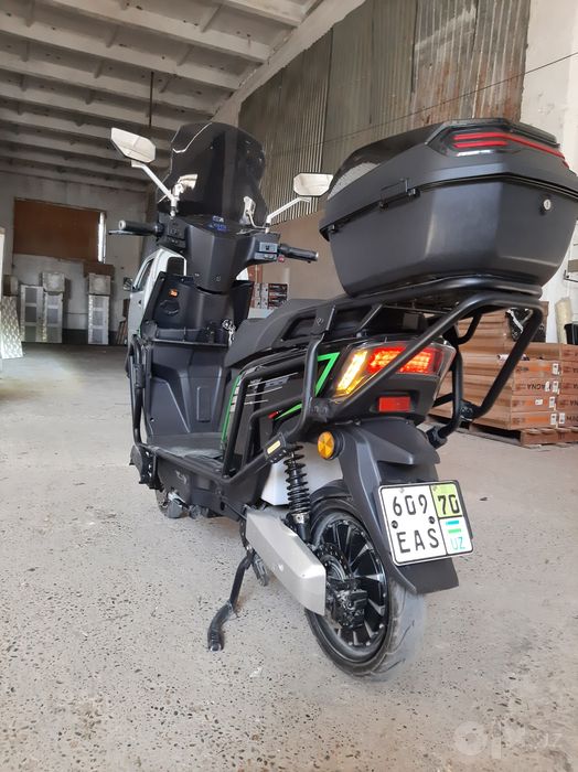 Skuter  Skillmax qora