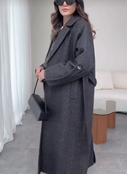 Новый пальто сатылады.