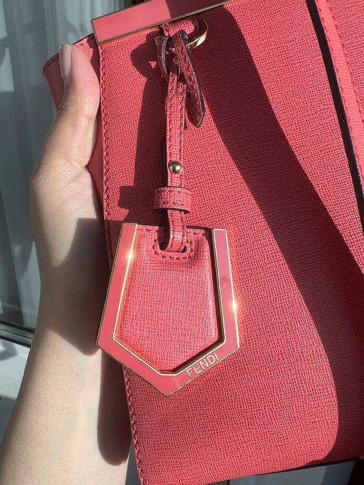 Продам сумку FENDI