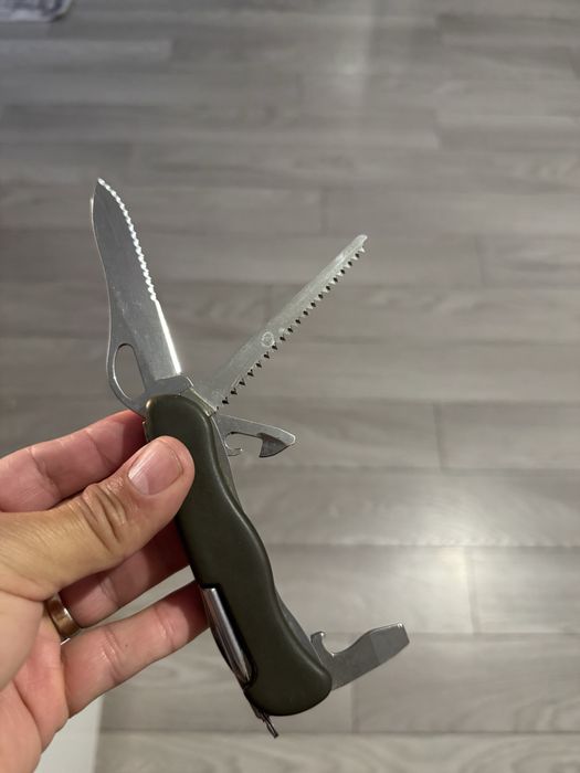 Briceag victorinox miltar