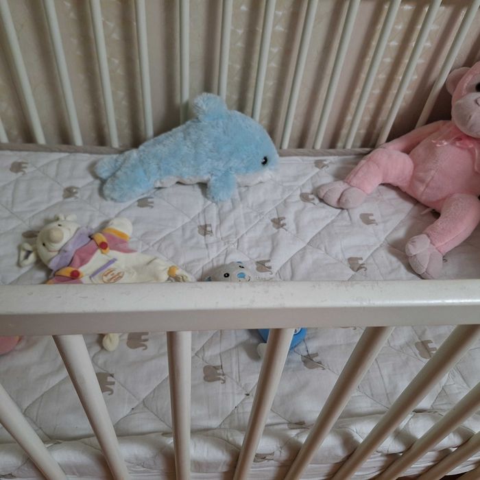 Patut bebe lemn alb simplu