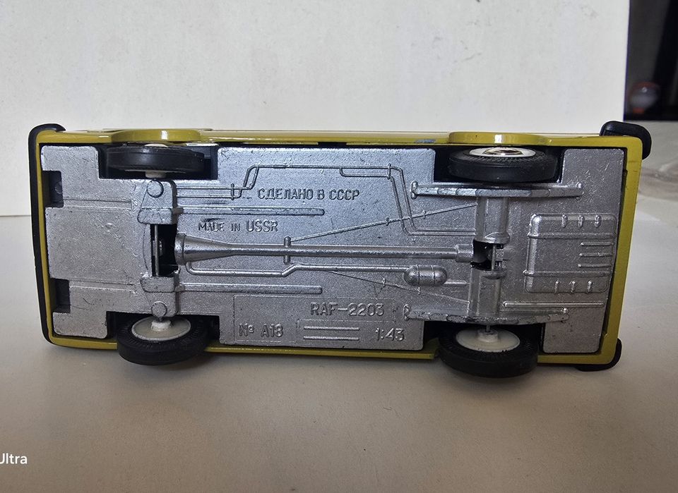 Продам модель авто Раф 2203