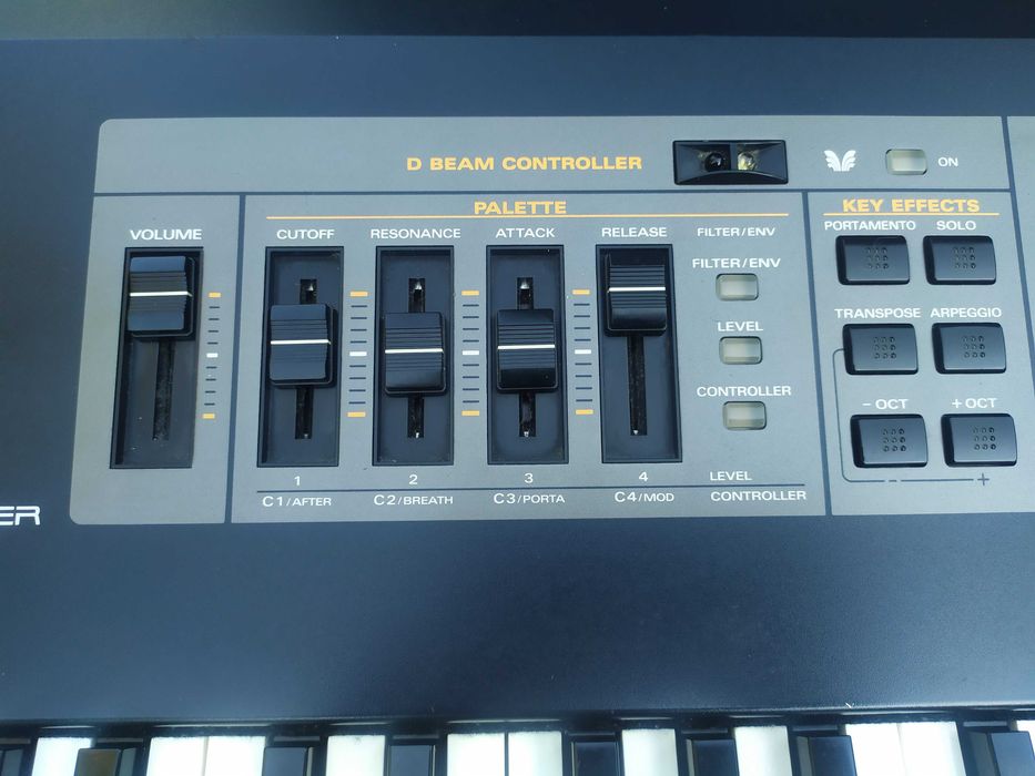 Пиано , клавир - синтезатор Roland XV 88