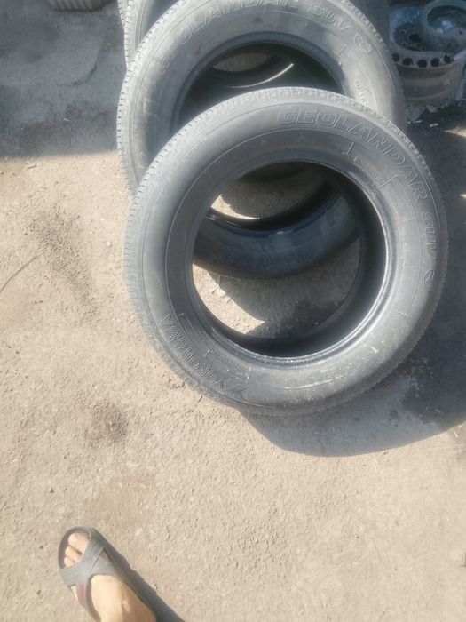 Продам комплект 235/65/17
