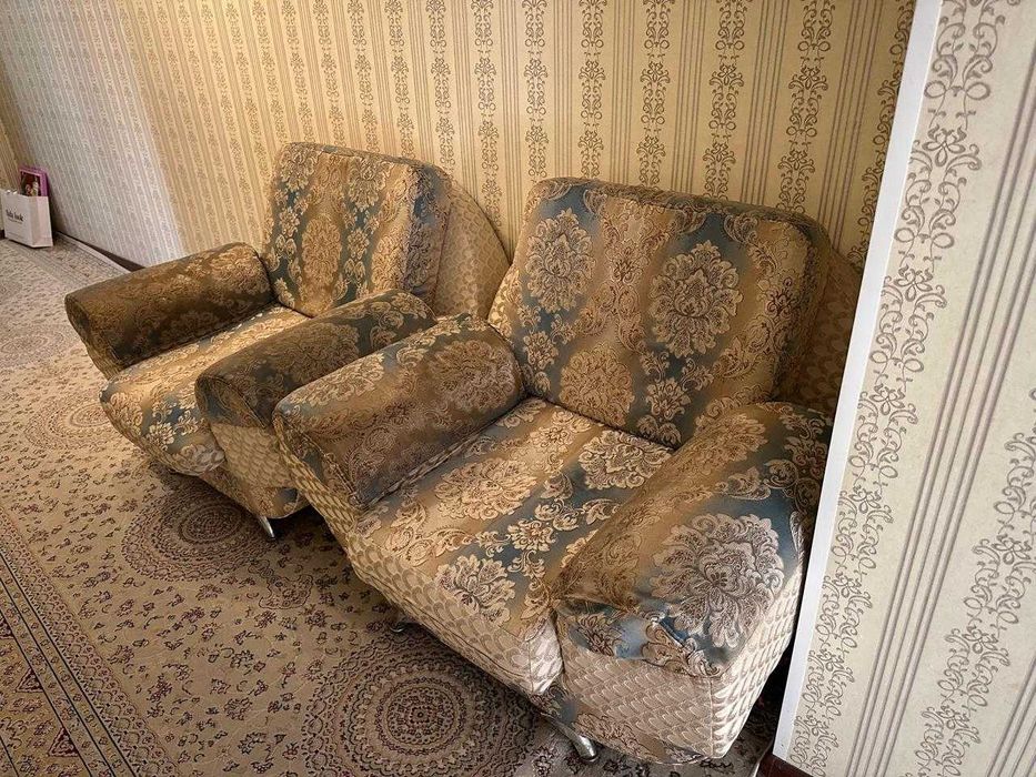Диван и два кресла