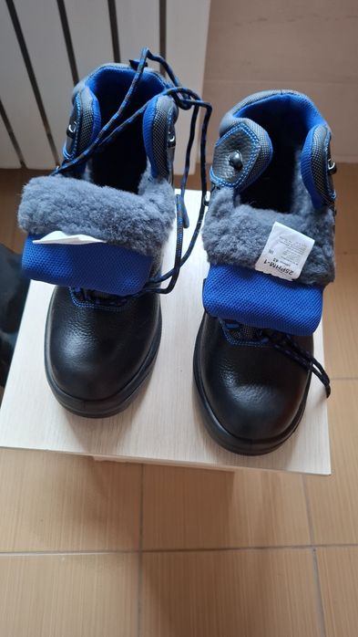 Продам зимние рабочие ботинки
