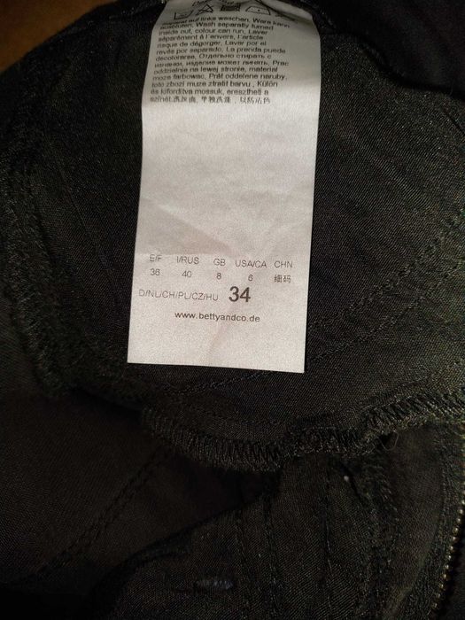 Blugi negri cu broderie cu flori Betty Co