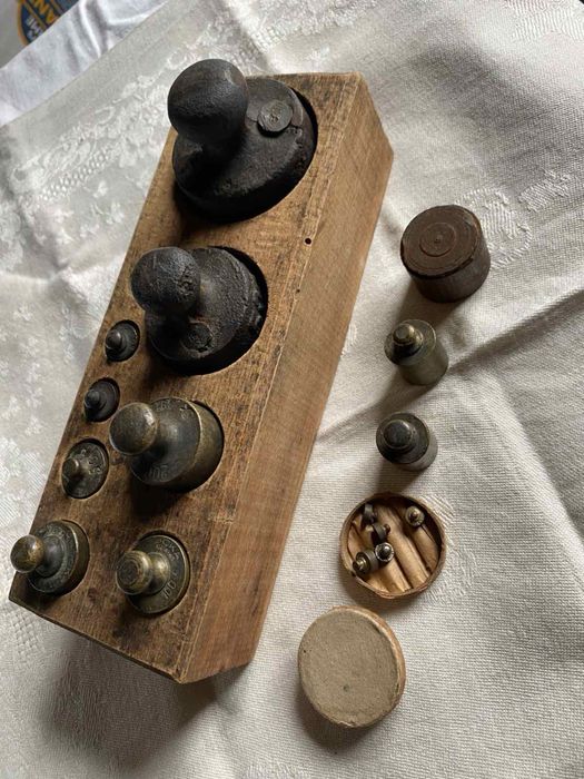 Старинен кантар с теглилки