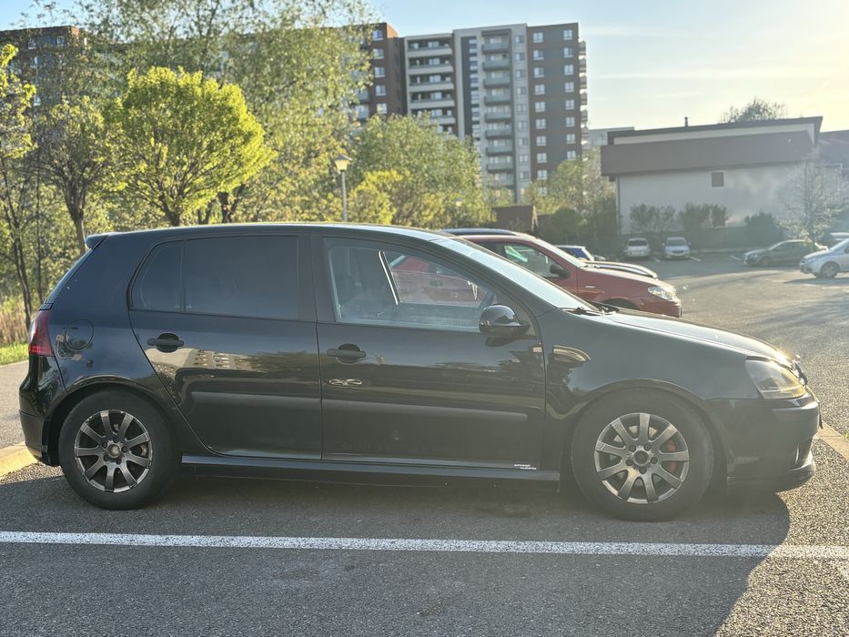 Vand VW Golf5, pachet sport, 2 diesel fara rugina, euro4, 2004, 333000 km