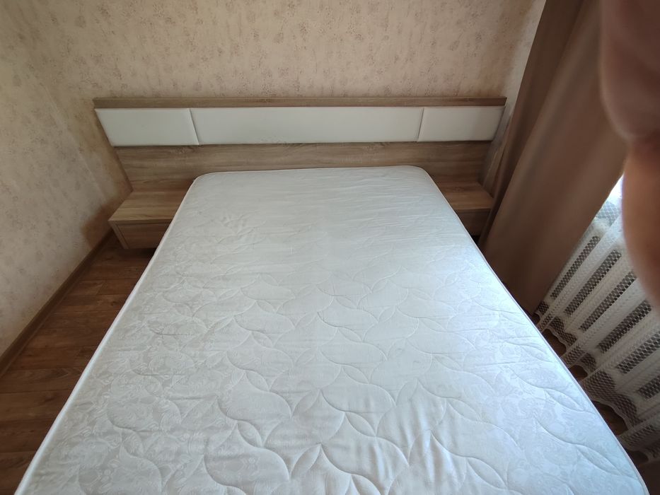 Двухспальная кровать