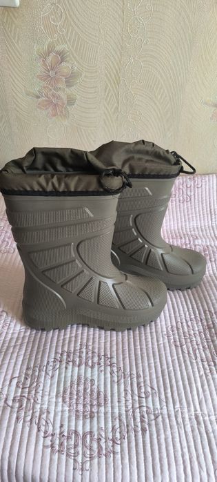 Продаются резиновые сапоги