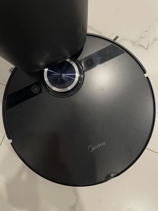 Продам робот-пылесос midea s8+