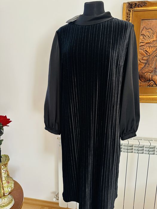 Rochita Armani noua cu etichetaa