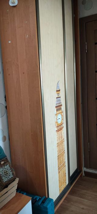 Продаются комод, письменные столы, шкаф