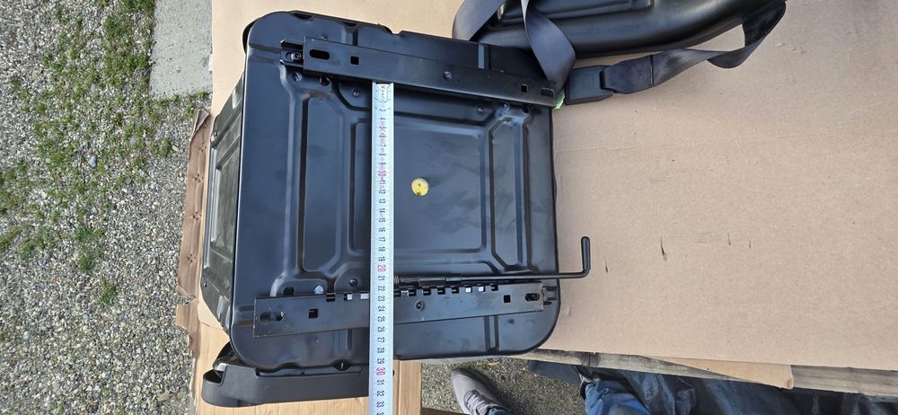 Scaun macara manitou stivuitor macara încărcător frontal este rabatabil pret 360 lei se poate trimite prin curier rapid în toată tara
