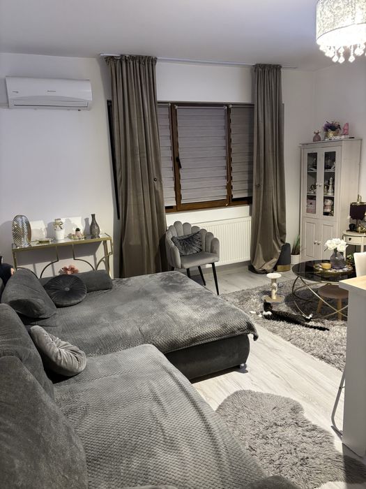 Vand apartament in vila cu curte proprie