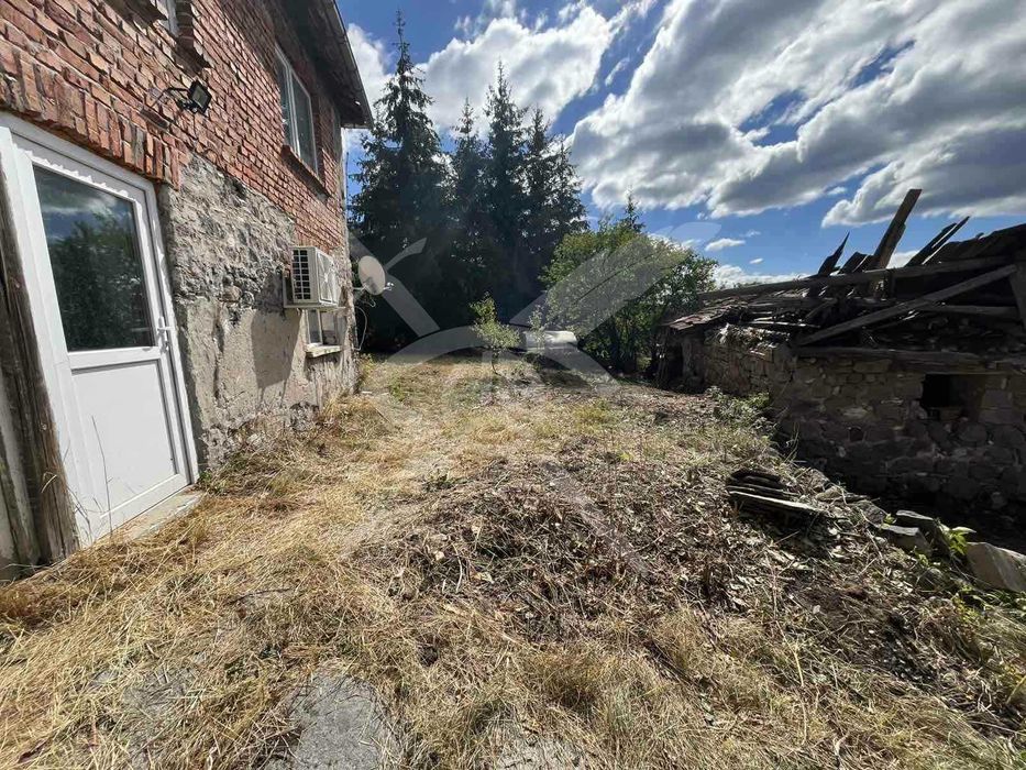 Двуетажна къща в с. Равногор 57116