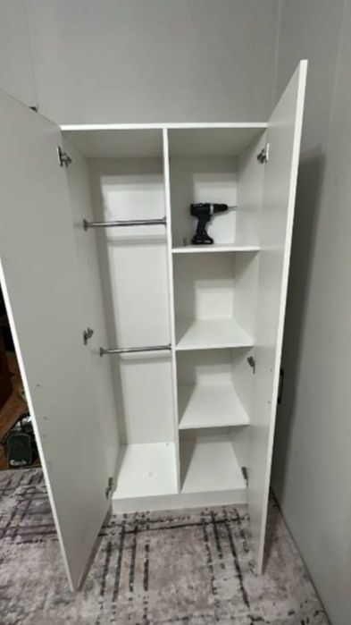 Шкаф продам для одежды с зеркалом