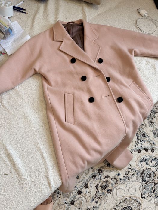 Светло-розовое пальто