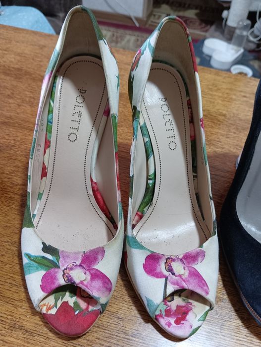 Продам женскую обувь