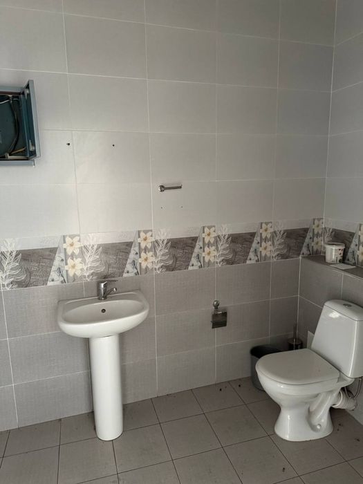 Аренда Хамид Олимджан Пойтахт БК Нежилое помещение, 70м2+70м2 подвал