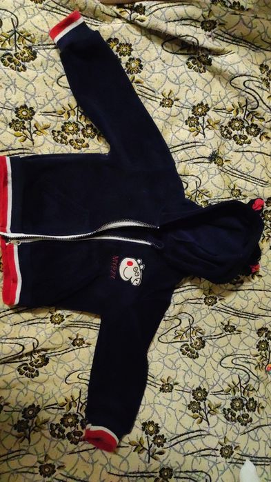 Кофточка, джинсы на мальчика.