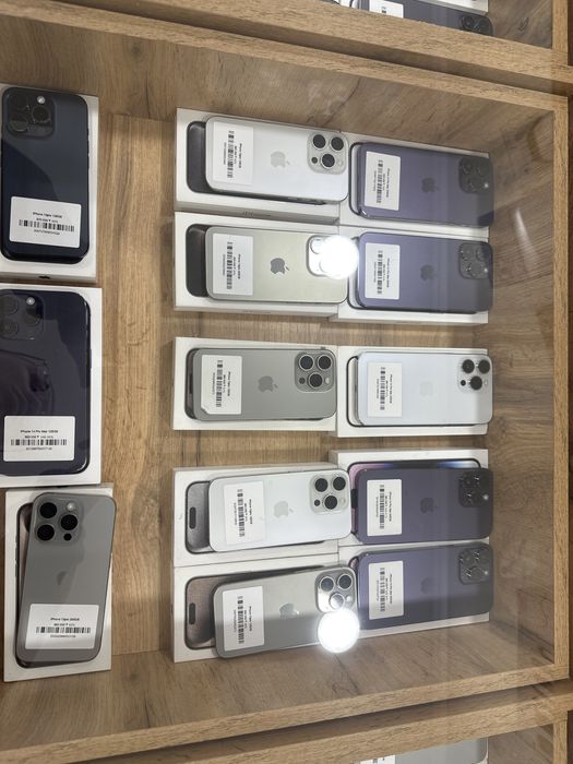 Iphone және Samsung телефондары бар