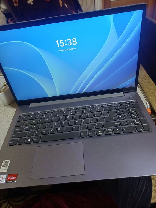 Noutbuk Lenovo sotiladi