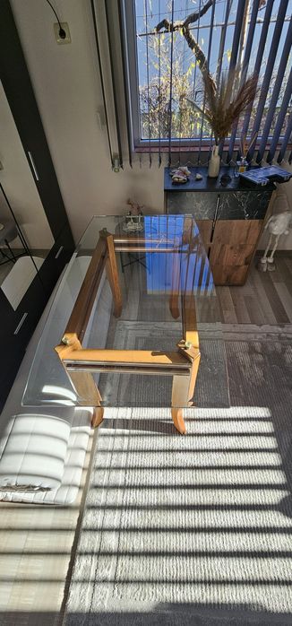 Кухненска маса със стъклен плот