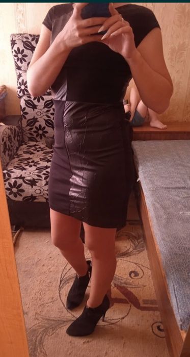 Продам женские платья