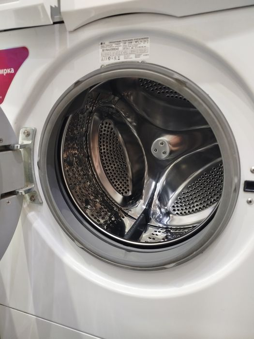 Стиральная машина LG.