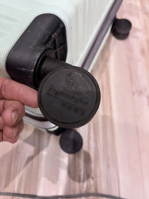 Чемодан 87 л как новый