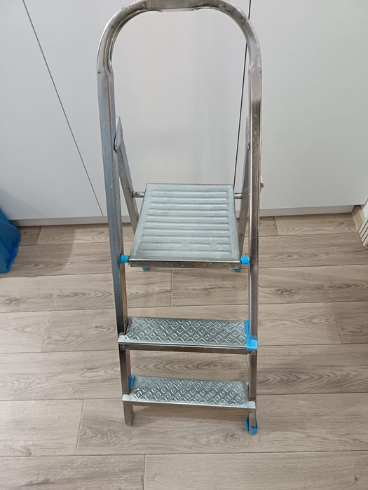 Продам  стремянку