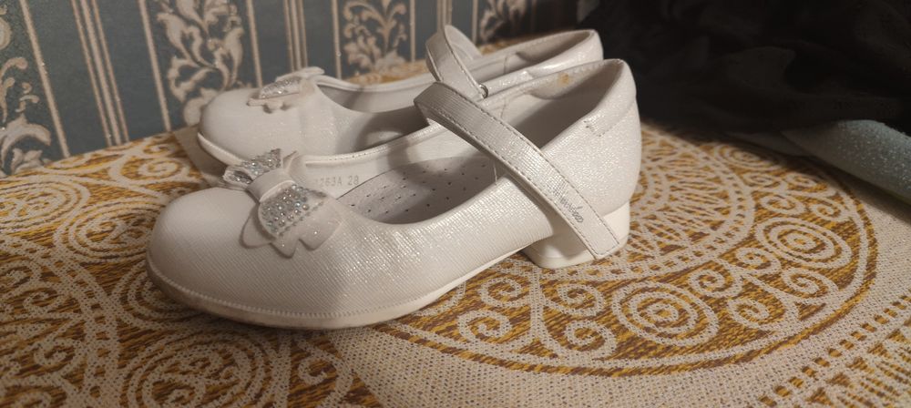 Продам туфли для девочки