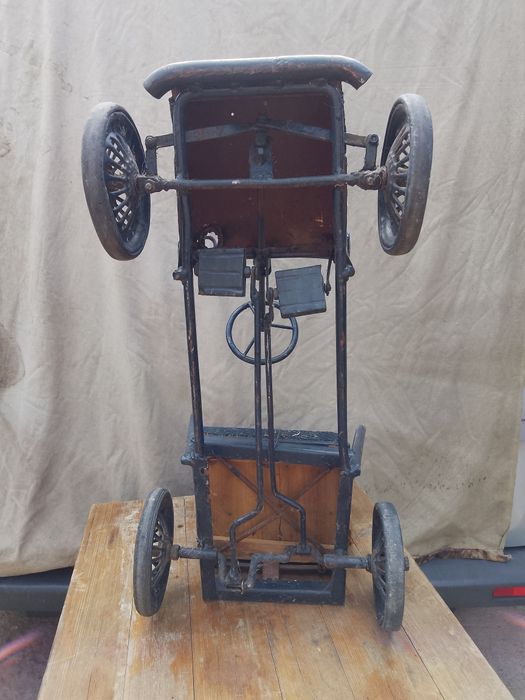 Mașinuță veche cu pedale, anii 70