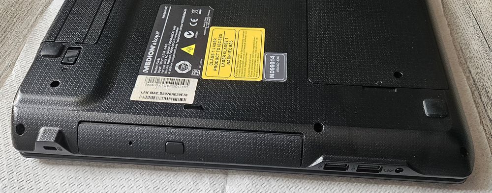 Продавам лаптоп MEDION Akoya P7631, напълно работещ,доста запазен