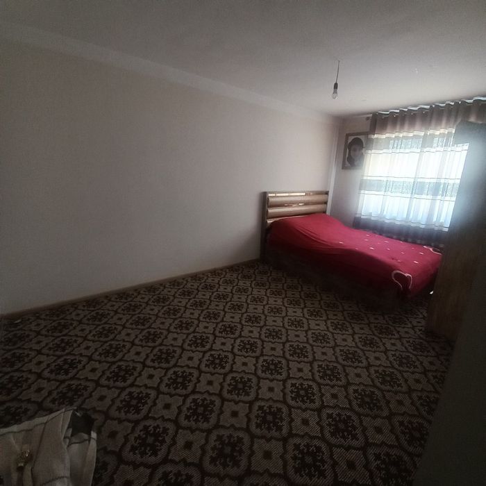 Андижон вил.  Ҳўжаобод  мошина бозори тепасида уй сотилади