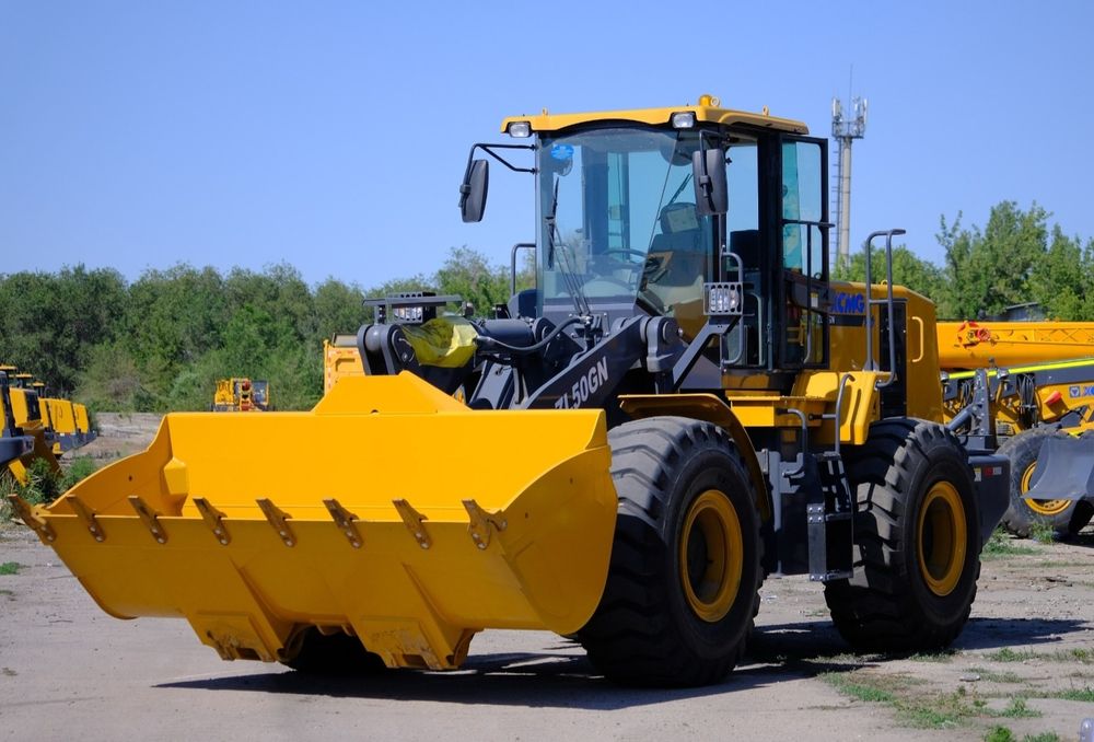 Предлагаем в аренду фронтальные погрузчики 3 куб от 1 до 7 единиц