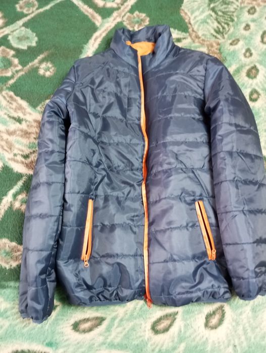 Продам куртку демисезонную.