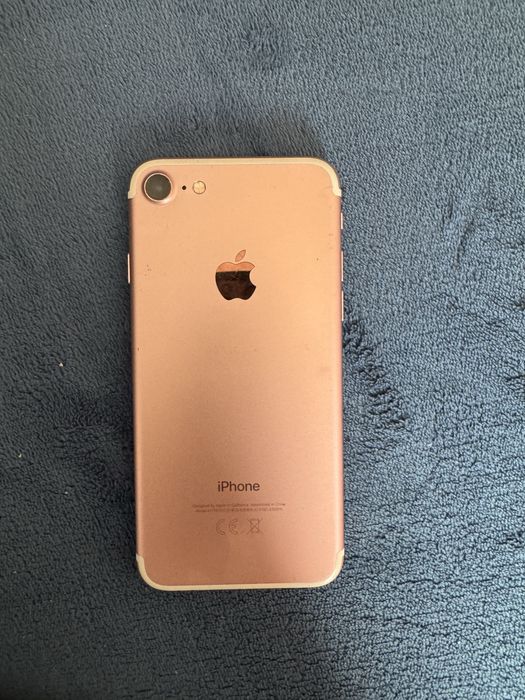 Vand Iphone 7 rose cu baterie 75 %