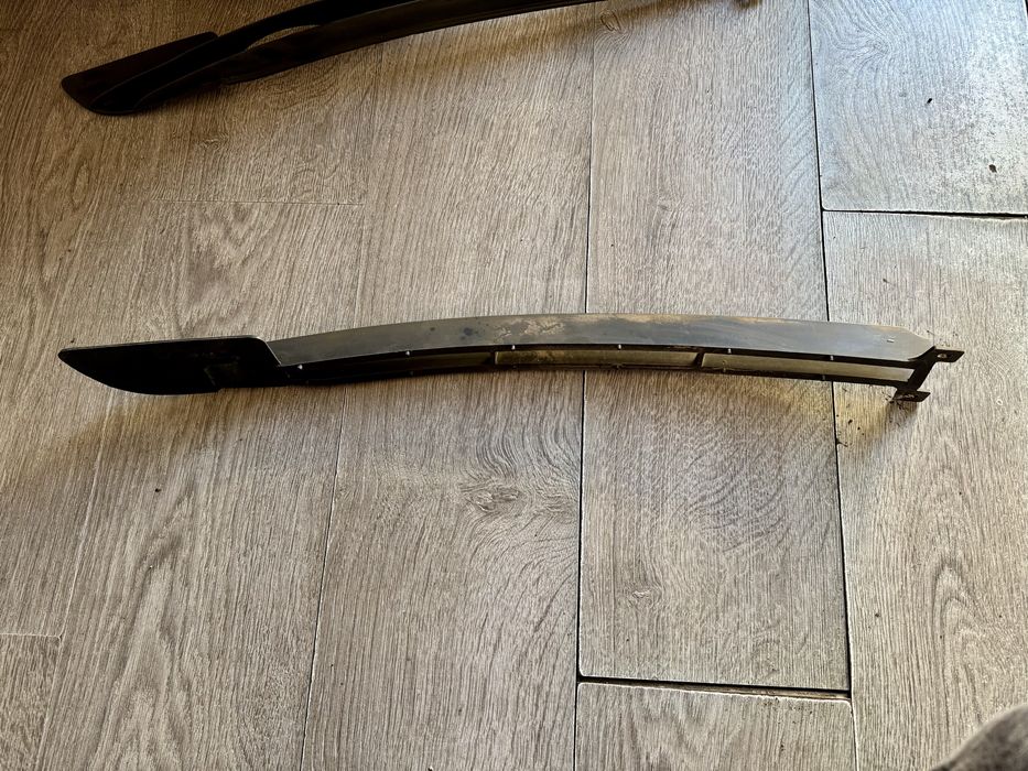 Grila in bara fata stinga si dreapta originale mercedes w123