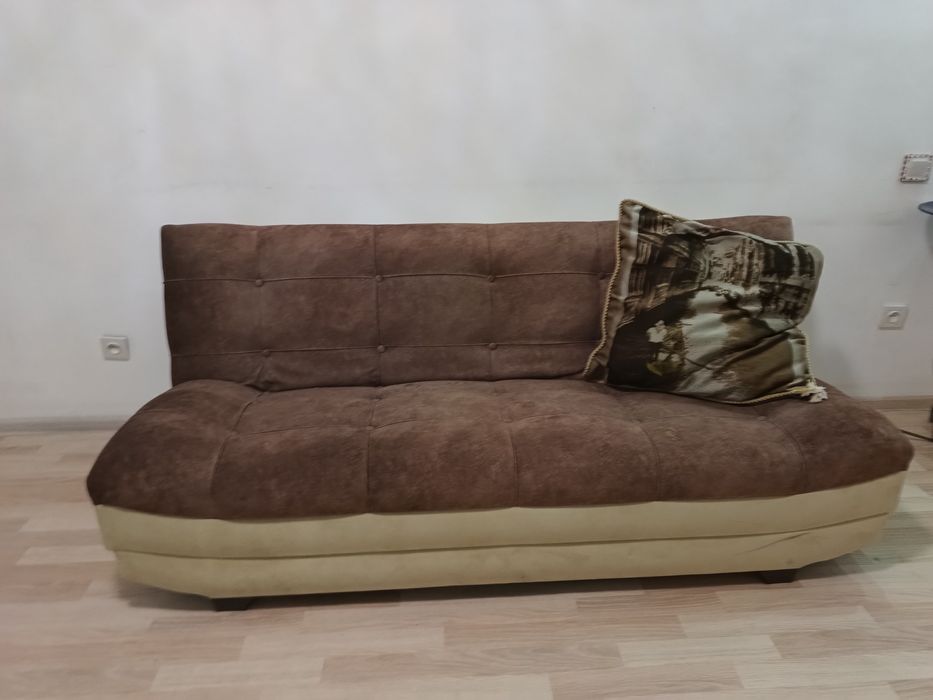 Диван -книжка в отличном состоянии.