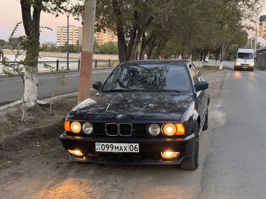 Автомобиль BMW 520I