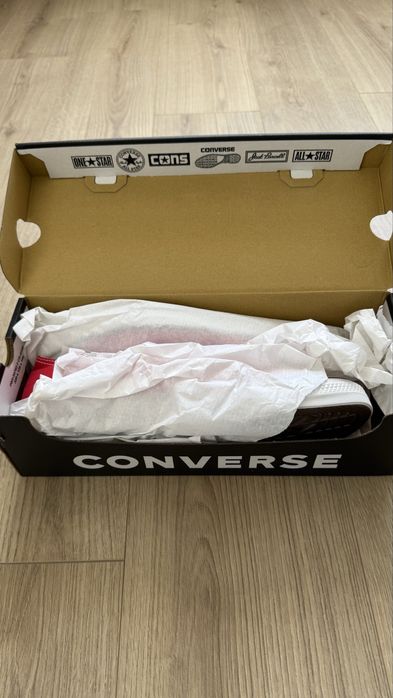 Продавам чисто нови кецове Converse All Star