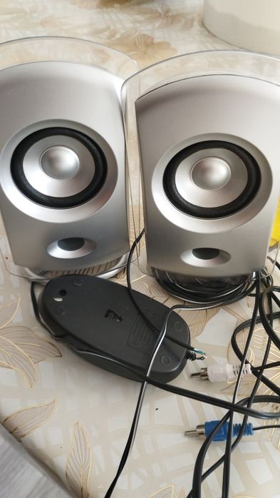 Музыкальный центр с колонками