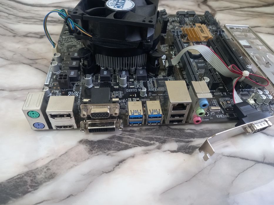 Дъно  ASUS B150M-C + Intel® Core i7-6700 LGA1151