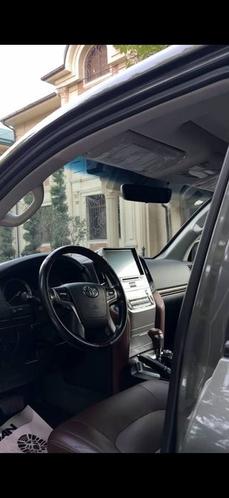 Toyota Land Cruiser 200